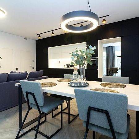 Cohost I Oldtown 60M2 Apt W-Garage Parking, Balcony & Self Check-In วิลนีอุส ภายนอก รูปภาพ