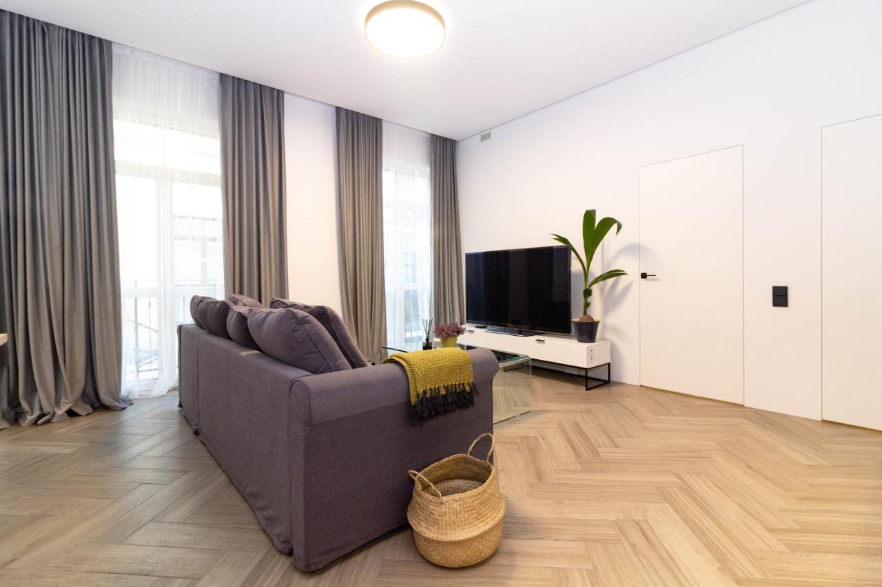 Cohost I Oldtown 60M2 Apt W-Garage Parking, Balcony & Self Check-In วิลนีอุส ภายนอก รูปภาพ