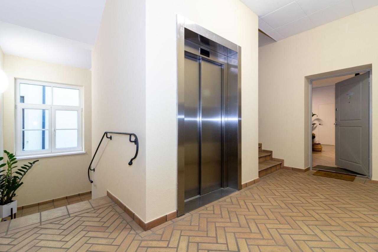 Cohost I Oldtown 60M2 Apt W-Garage Parking, Balcony & Self Check-In วิลนีอุส ภายนอก รูปภาพ