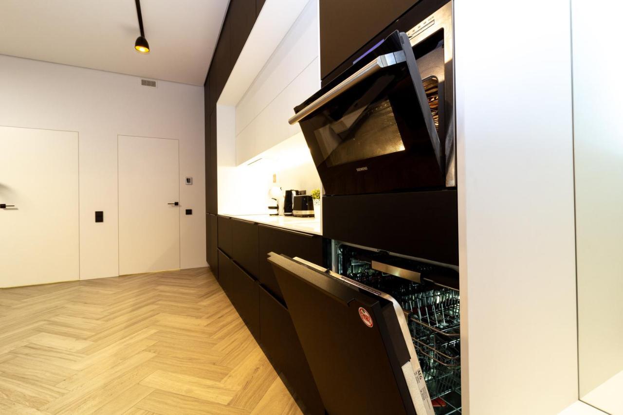 Cohost I Oldtown 60M2 Apt W-Garage Parking, Balcony & Self Check-In วิลนีอุส ภายนอก รูปภาพ