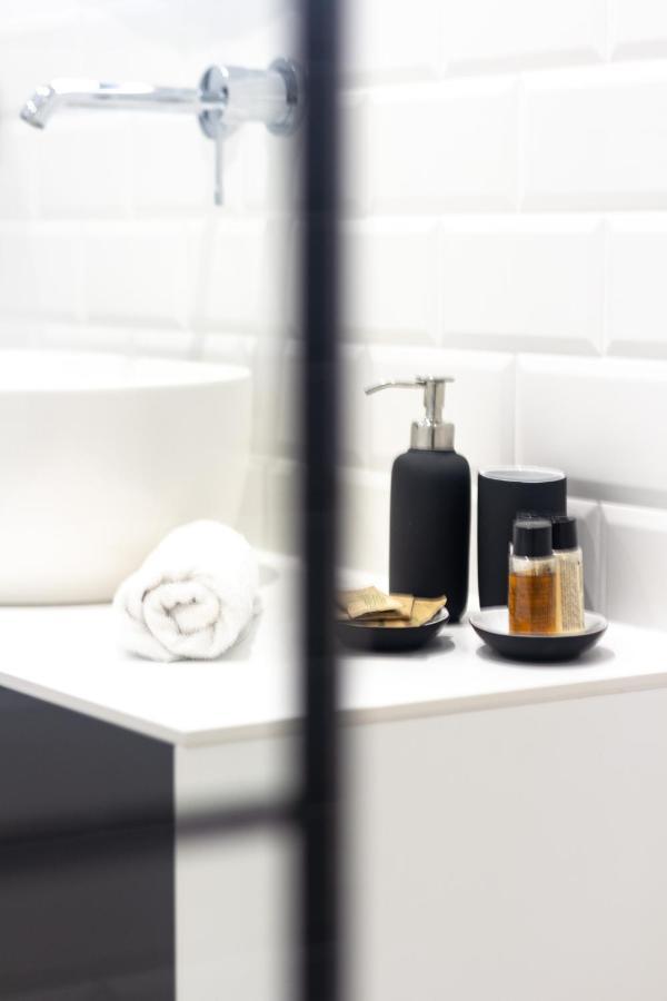 Cohost I Oldtown 60M2 Apt W-Garage Parking, Balcony & Self Check-In วิลนีอุส ภายนอก รูปภาพ
