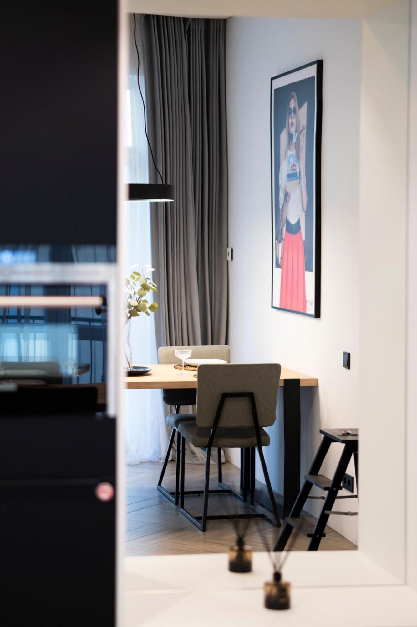 Cohost I Oldtown 60M2 Apt W-Garage Parking, Balcony & Self Check-In วิลนีอุส ภายนอก รูปภาพ