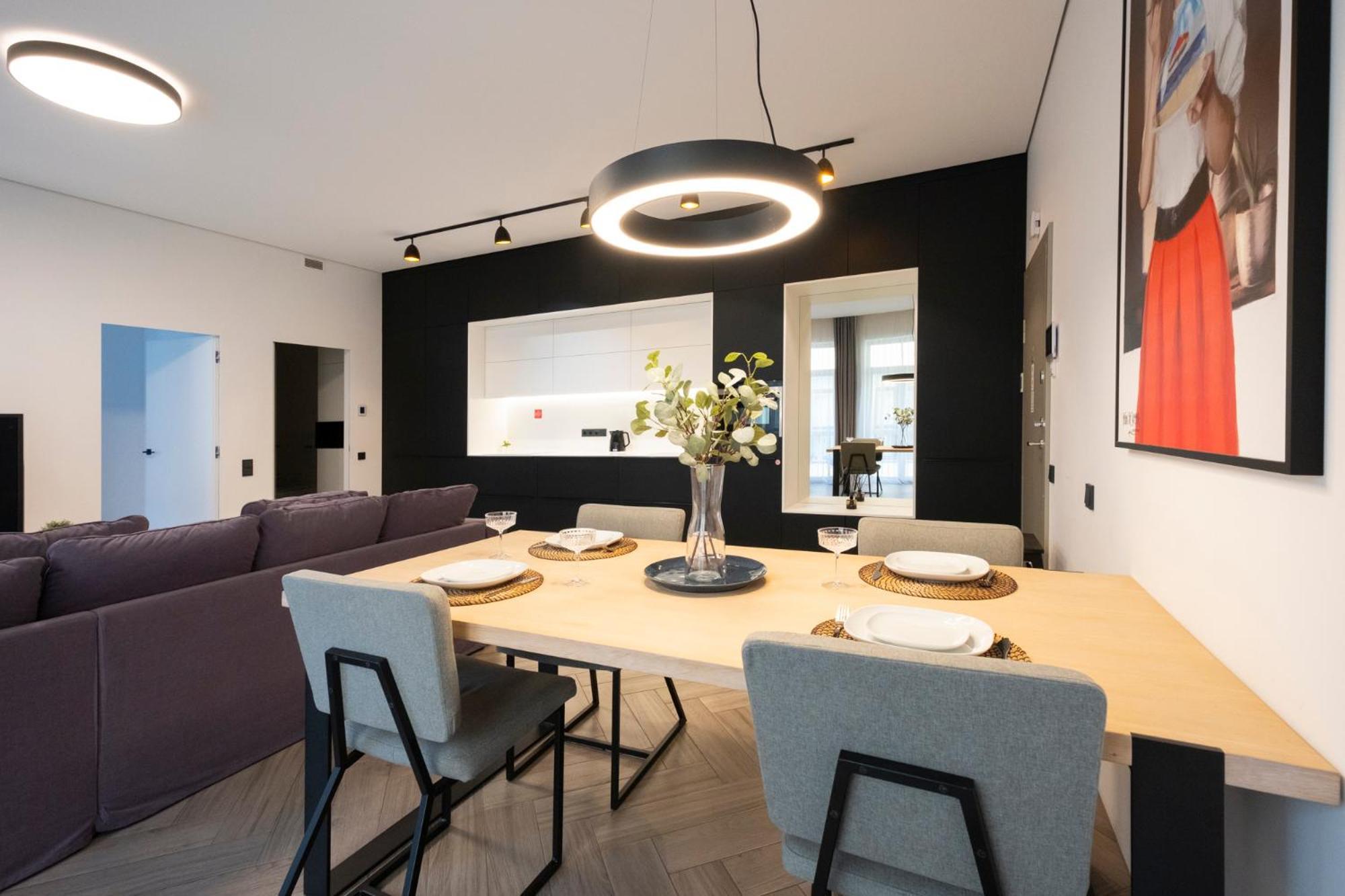 Cohost I Oldtown 60M2 Apt W-Garage Parking, Balcony & Self Check-In วิลนีอุส ภายนอก รูปภาพ