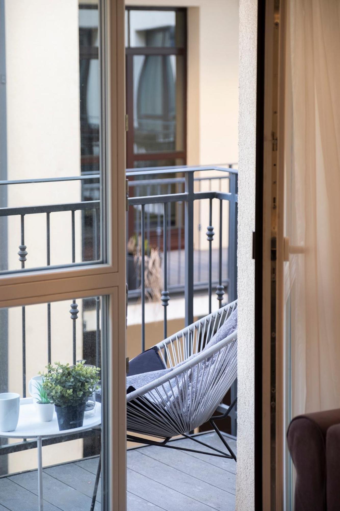 Cohost I Oldtown 60M2 Apt W-Garage Parking, Balcony & Self Check-In วิลนีอุส ภายนอก รูปภาพ