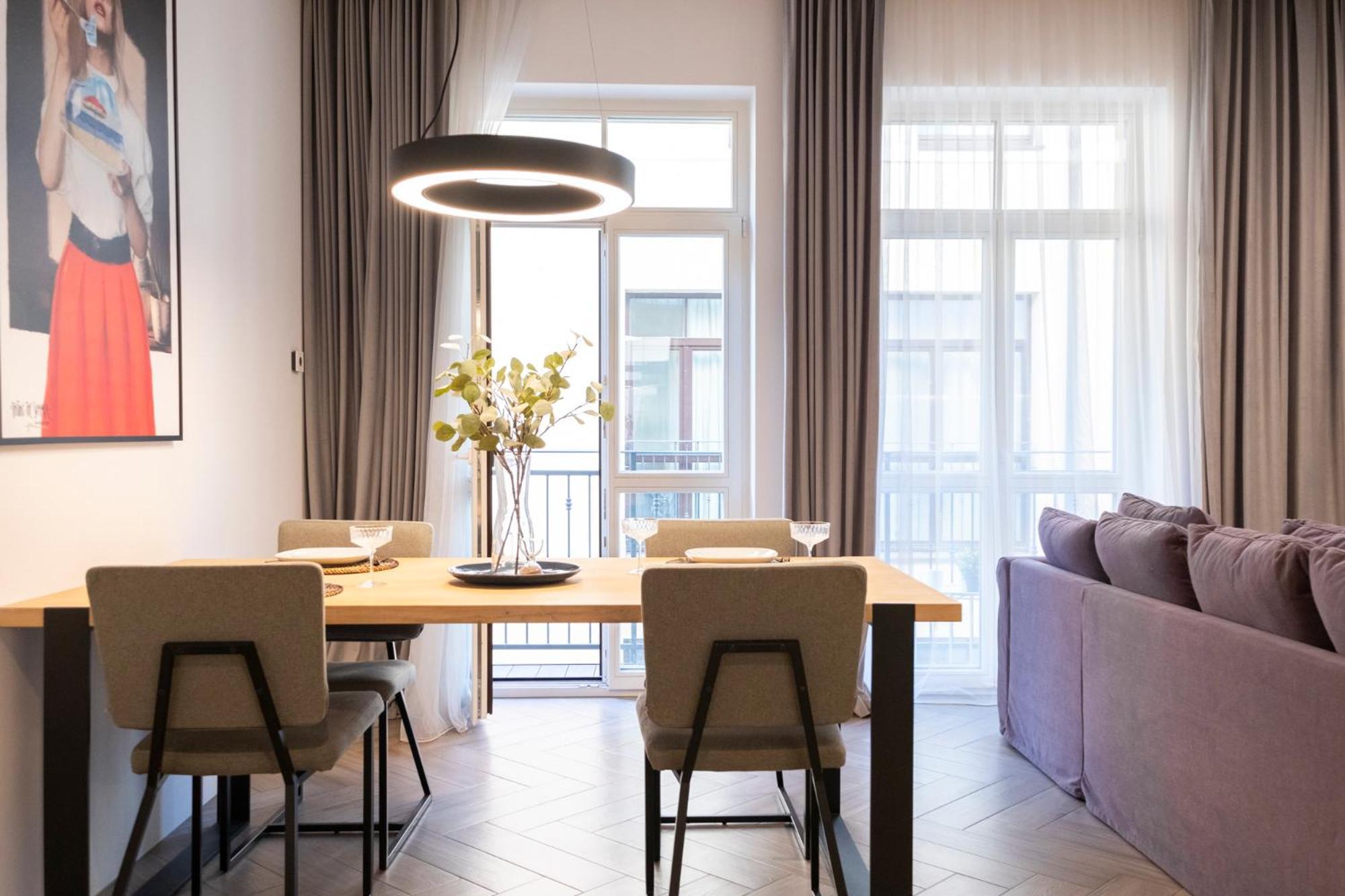 Cohost I Oldtown 60M2 Apt W-Garage Parking, Balcony & Self Check-In วิลนีอุส ภายนอก รูปภาพ